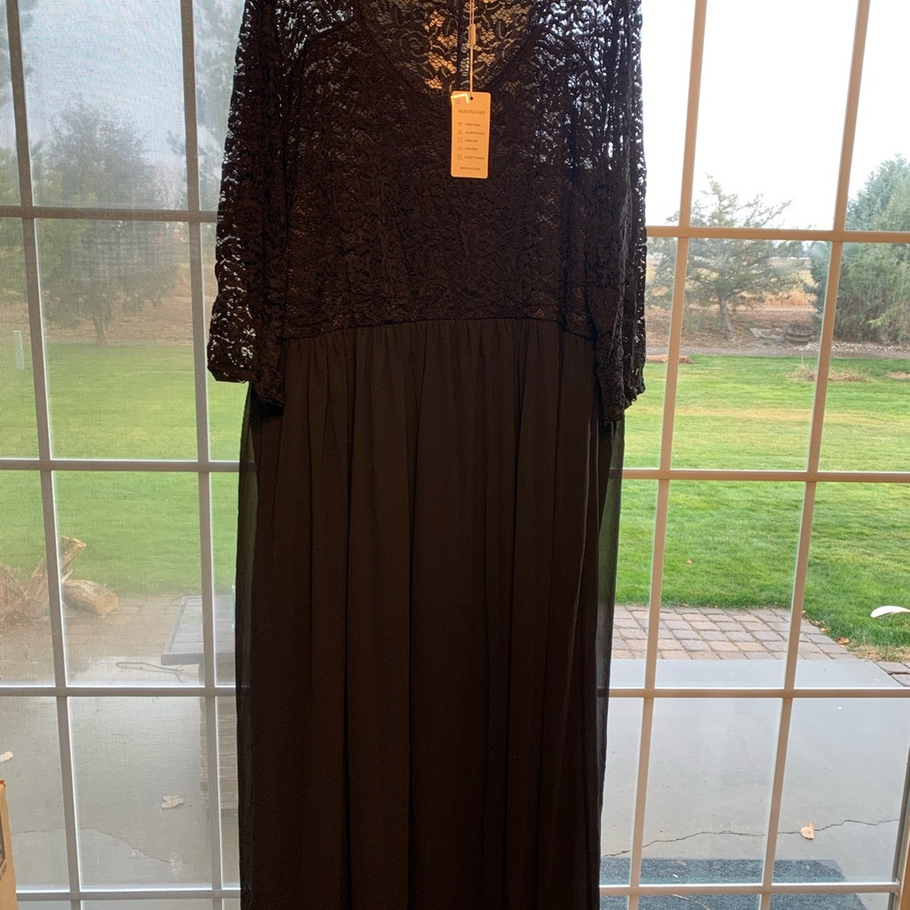 Elegant Black Lace Evening Gown